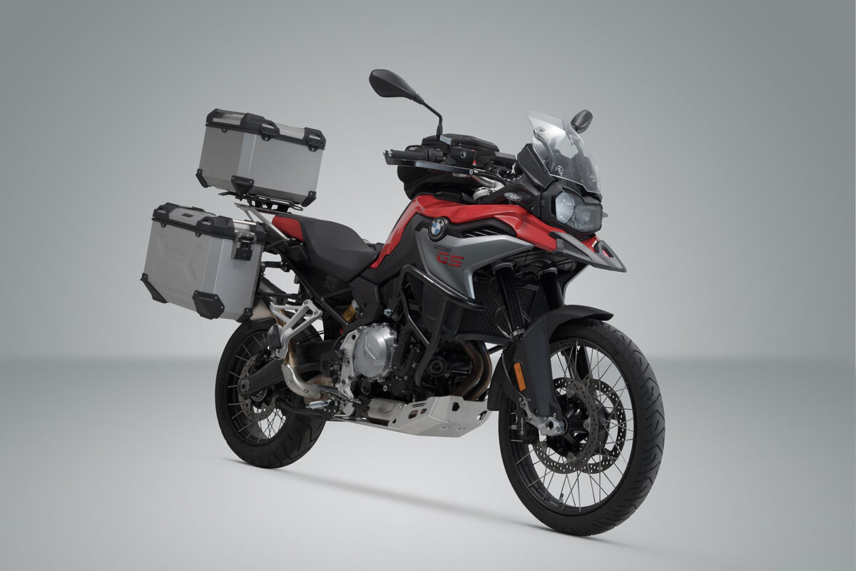 Adventure 3 kastu komplekts ar turētājiem BMW F750 / 850GS ar OEM plastikas plati